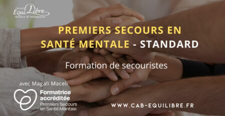 Illustration de la formation PSSM proposée par le Cabinet ÉquiLibre : des mains superposées pour souligner la solidarité et l’engagement citoyen autour de la santé mentale